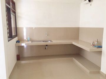 Di Sewakan Rumah 4 Kamar Lokasi Strategis di Jl. Sumber Asih Bandung