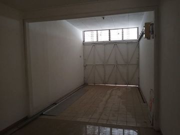 Di Sewakan Rumah 4 Kamar Lokasi Strategis di Jl. Sumber Asih Bandung
