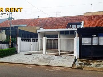 Di Sewakan Rumah 4 Kamar Lokasi Strategis di Jl. Sumber Asih Bandung