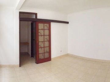 Di Sewakan Rumah 4 Kamar Lokasi Strategis di Jl. Sumber Asih Bandung