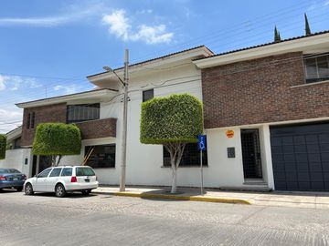 VENTA CASA EN COL. JARDIN