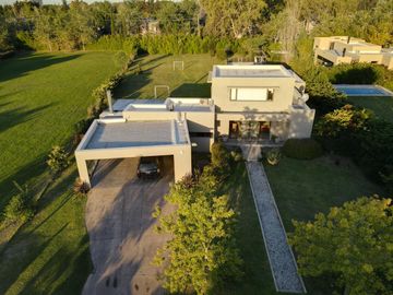 Casa de 3 dormitorios en venta con pileta Aldea golf  barrio cerrado privado