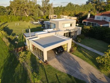 Casa de 3 dormitorios en venta con pileta Aldea golf  barrio cerrado privado