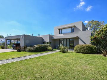 Casa de 3 dormitorios en venta con pileta Aldea golf  barrio cerrado privado