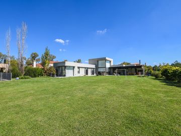 Casa de 3 dormitorios en venta con pileta Aldea golf  barrio cerrado privado