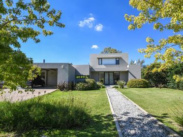 Casa de 3 dormitorios en venta con pileta Aldea golf  barrio cerrado privado