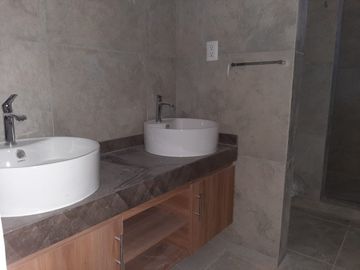 VENTA DE CASA CON 4 HABITACIONES Y ROOF GARDEN EN VILLAMAGNA SLP