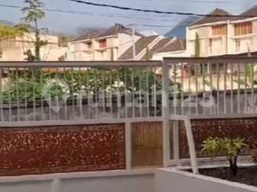 Dijual Rumah 2 Lantai Fasilitas Pool Dekat Jatim Park Malang