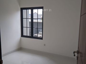 Rumah Strategis  Di Bintaro Sektor 9 Tangerang Selatan