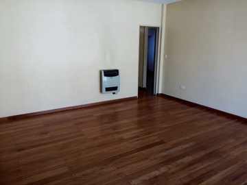 NUEVO PRECIO - PH en Venta en Caballito 3 ambientes al frente c balcón, cochera para 2 autos, 2° por escalera, 95 m2 + balcón - Ortega 900 (alt Rojas 