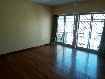 NUEVO PRECIO - PH en Venta en Caballito 3 ambientes al frente c balcón, cochera para 2 autos, 2° por escalera, 95 m2 + balcón - Ortega 900 (alt Rojas 