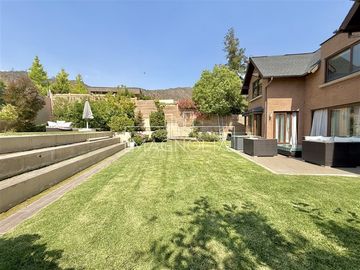 Casa en venta de 5 dorm. en Las Condes