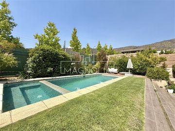 Casa en venta de 5 dorm. en Las Condes