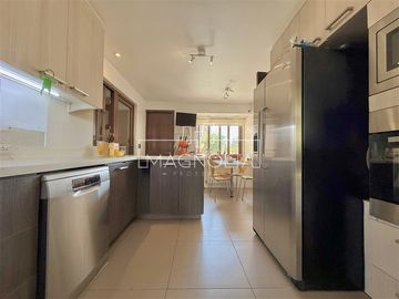 Casa en venta de 5 dorm. en Las Condes