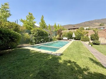 Casa en venta de 5 dorm. en Las Condes