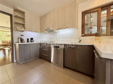 Casa en venta de 5 dorm. en Las Condes