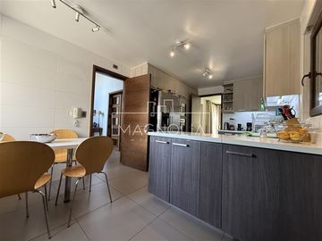 Casa en venta de 5 dorm. en Las Condes