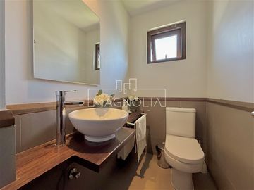 Casa en venta de 5 dorm. en Las Condes