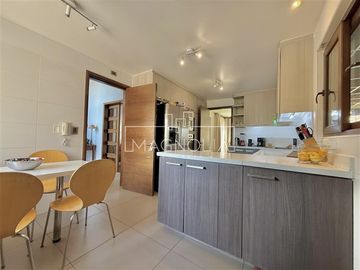 Casa en venta de 5 dorm. en Las Condes
