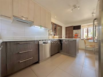 Casa en venta de 5 dorm. en Las Condes