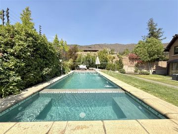 Casa en venta de 5 dorm. en Las Condes
