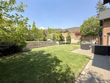 Casa en venta de 5 dorm. en Las Condes