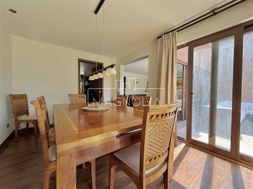Casa en venta de 5 dorm. en Las Condes