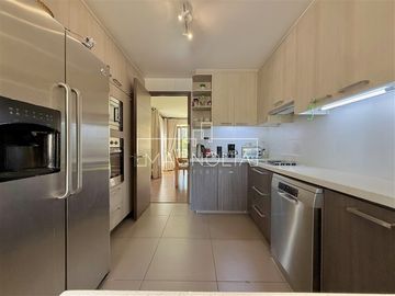 Casa en venta de 5 dorm. en Las Condes