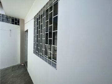 VENDO CASA EN URBANIZACION VIA A SANTA ELENA (PENINSULA)-GUAYAQUIL