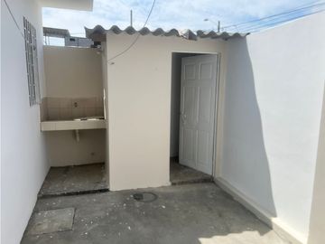VENDO CASA EN URBANIZACION VIA A SANTA ELENA (PENINSULA)-GUAYAQUIL