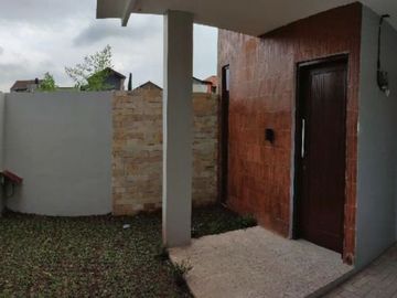 rumah baru 2 lantai 3 kamar tidur di cihanjuang dkt sariwangi