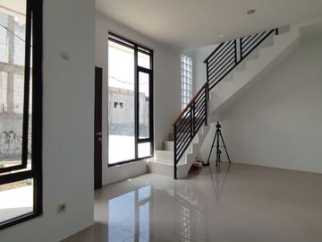 rumah baru 2 lantai 3 kamar tidur di cihanjuang dkt sariwangi