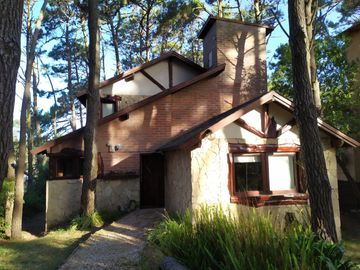 CABAÑA EN VENTA EN MAR DE LAS PAMPAS