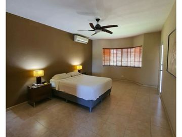 Venta de casa en Costa del Este, Residencial Palmeras del Este