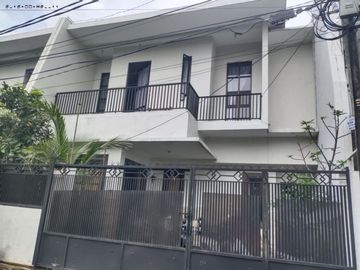 Rumah gayungan Mudah ke tol waru dll Hadap selatan Row jalan 2 mobil