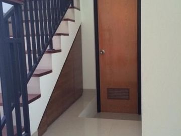 Rumah Pribadi Siap huni bonus pool di Petukangan Utara Pasanggrahan Jakarta Selatan
