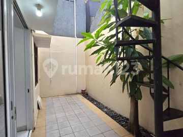 Disewakan Rumah 2 Lantai Semi Furnished di Serenade Gading Serpong