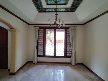 Town House di Cipete Dilengkapi Private Pool & Kondisi Semi Furnished HSE-A0535