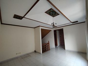 Town House di Cipete Dilengkapi Private Pool & Kondisi Semi Furnished HSE-A0535