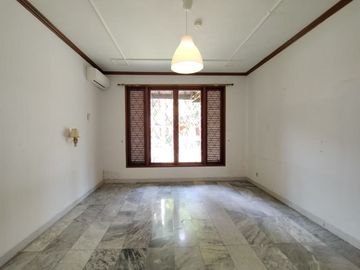 Town House di Cipete Dilengkapi Private Pool & Kondisi Semi Furnished HSE-A0535