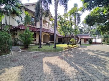 Town House di Cipete Dilengkapi Private Pool & Kondisi Semi Furnished HSE-A0535