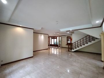 Town House di Cipete Dilengkapi Private Pool & Kondisi Semi Furnished HSE-A0535