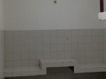 RUMAH MANYAR REJO, Hadap utara Strategis