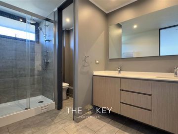 Casa en venta de 4 dorm. en Las Condes
