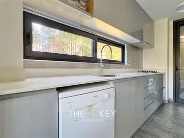 Casa en venta de 4 dorm. en Las Condes