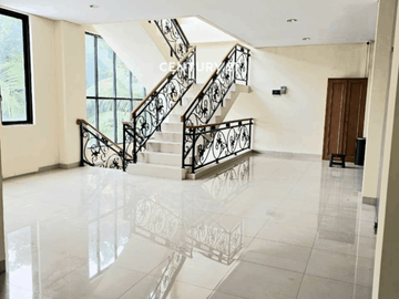 Dijual Gedung Untuk Usaha Dgn Parkir Luas Dekat Bintaro Sektor 9