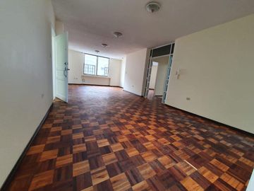 Vendo departamento central en Loja