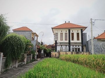 RUMAH LANTAI 2 SIAP HUNI DEKAT UBUD DI BATUBULAN