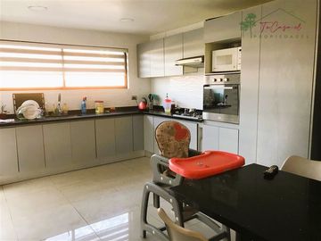 Moderna casa en parcela en venta 3D/3B en Club de Golf