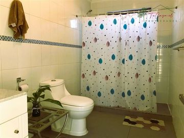 Moderna casa en parcela en venta 3D/3B en Club de Golf